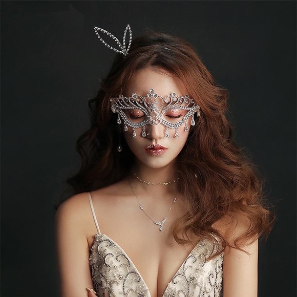 Rhinestone Tassel Eye Mask - Picture 6 of 6